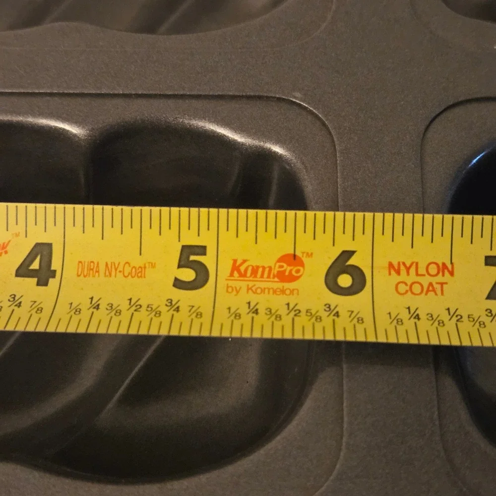 Wilton 6 Cavity Spiral Twist Mini Loaf Pan Non-Stick Dark Gray Bakeware 16x11.25